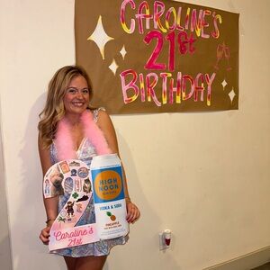 Meet your Posher, Caroline